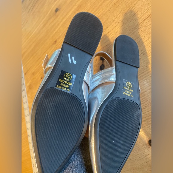 Soda Slingback Silver Metallic Buckle Point Toe Mary Jane Women’s 5 1/2 NWT - Picture 7 of 8